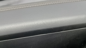 Обшивка двери карточка передняя правая Mazda CX-5 17-23 BOSE, с черной вставкой кожа, подлокотник кожа черный, молдинг под темное дерево, с ручкой, царапины, вмятина