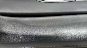 Обшивка двери карточка передняя правая Mazda CX-5 17-23 BOSE, с черной вставкой кожа, подлокотник кожа черный, молдинг под темное дерево, с ручкой, царапины, вмятина