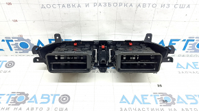 Дефлектор воздуховода передней панели центральный Mazda CX-5 19-25 хром, с кнопкой аварийной сигнализации
