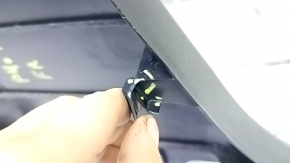 Накладка центральной стойки нижняя правая Toyota Prius V 15-17 черная, царапины, надломано крепление