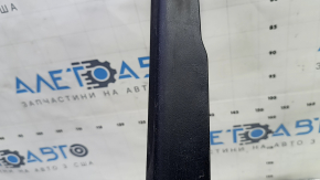 Ornamente prag interior față dreapta pentru Toyota Prius V 15-17, negru, zgârieturi