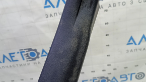 Ornamente prag interior față dreapta pentru Toyota Prius V 15-17, negru, zgârieturi