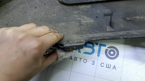 Губа заднего бампера Toyota Prius V 15-17 рест, черная, царапины, надломаны крепления, трещина, прижата