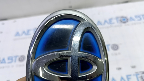 Эмблема Toyota двери багажника Toyota Prius V 12-17 царапины