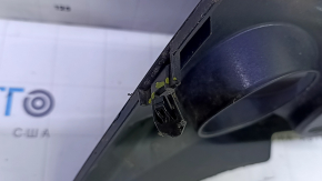 Нижняя решетка переднего бампера Toyota Prius V 15-17 под ПТФ, царапины, потерта, надломаны крепления, не заводские отверстия, вмятины