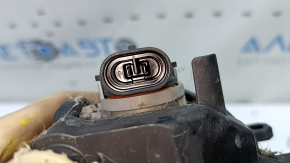 Противотуманная фара птф правая Toyota Prius V 15-17 песок