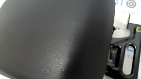 Подлокотник Mazda CX-5 17-25 кожа черный, царапины, под чистку