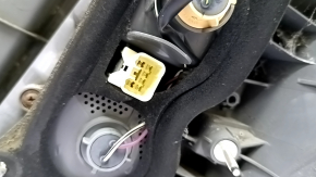 Фонарь левый Toyota Prius V 15-17 рест, царапины