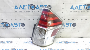 Фонарь правый Toyota Prius V 15-17 рест, сломана накладка, царапины