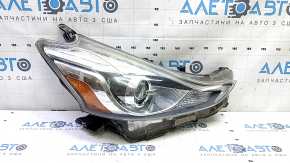 Far dreapta față Toyota Prius V 15-17, gol, restilizat, halogen, daune provocate de apă