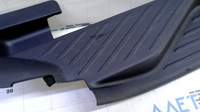 Накладка порога задняя правая внутренняя Toyota Prius V 15-17 черная, царапины
