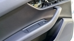 Panou ornamental ușă negru, spate stânga, Audi Q7 16-19, inserție din piele neagră, cotieră din piele neagră, cu comandă pentru ridicarea geamurilor