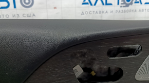 Обшивка двери карточка передняя левая Mercedes W167 GLE 350 450 20-26 кожа черная, с подсветкой нерабочей, подлокотник кожа черная, вставка под серое дерево, Burmester, с ручкой, контакт с водой, цар