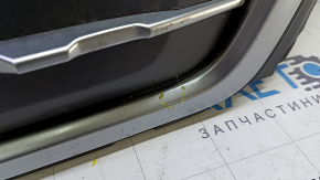 Решетка радиатора grill в сборе Audi Q7 16-19 серая, под парктроники, под камеру, с эмблемами, песок, треснут хром