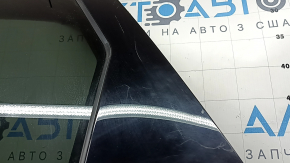 Дверь в сборе задняя левая Ford Escape MK4 20-26 тонировка, красный L8, вмятина, царапины на накладке
