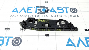 Suportul barei de protecție față dreapta pentru un Ford Escape MK4 2024 este defect.