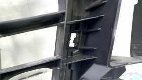 Каркас решетки радиатора grill Audi Q7 16-19 сломаны крепления