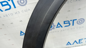 Накладка арки крыла передняя левая Nissan Rogue 21-26 US built, структура, царапины, трещина в креплении, надломаны крепления, в мусоре