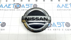 Эмблема решетки радиатора grill Nissan Rogue 21-23 царапины