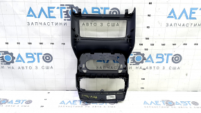 Накладка центральной консоли задняя Audi Q7 16-26 черная, царапины, надломаны крепления