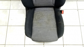 Пассажирское сидение Nissan Rogue 21-22 без airbag, механическое, ткань черно-серая US built, примято, под химчистку