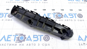 Suportul barei de protecție față dreapta pentru un Toyota Prius 50 16-22 are un zăvor spart.