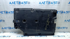 Protecția stângă a caroseriei la Nissan Rogue Sport 17-22 este ruptă.