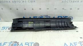 Накладка порога задняя правая Lexus NX200t NX300 NX300h 15-21 черная, царапины, сломано крепление
