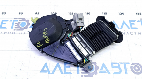 Suportul ventilatorului de pe spătarul scaunului șoferului din partea superioară a unui Ford Fusion mk5 13-20 are defect.