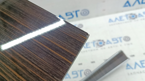 Накладка центральной консоли BMW X5 G05 19-26 под дерево Fineline Stripe, с подсветкой, царапины, сломано крепление, скол