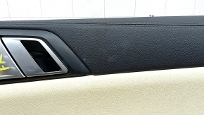 Ornamente ușă, față dreapta, BMW X5 G05 19-23, piele neagră/Canberra-bej, inserție din lemn Fineline Stripe, cotieră din piele bej, cu mâner și suprapuneri, cu iluminare din spate, îndoită, zgârieturi