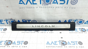 Prag ușă stânga față Lincoln MKZ 17-20, cromat cu iluminare din spate, negru, zgârieturi, lovituri
