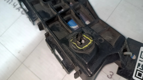Suportul de bara fata stanga pentru Lexus ES300h ES350 13-18 are un defect la clema