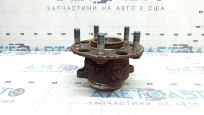 Ступица задняя левая Honda Accord 13-17 hybrid, ржавая