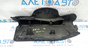 Căptușeala brațului de control inferior de sub arcul stânga spate al Audi Q8 19-25 este uzată.
