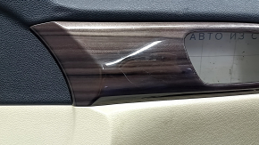 Обшивка двери карточка передняя правая Honda Accord 16-17 бежевая, подлокотник и вставка кожа бежевая, молдинг под дерево глянец, под химчистку, царапин