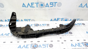 Suportul barei de protecție față de sub farul stânga al unui Honda Accord 13-17 este defect.