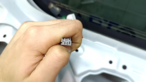 Дверь багажника голая со стеклом Toyota Venza 21-24 белый 070, песок, сколы