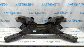 Subcadrul spate al unui Mazda CX-5 17-24 este ruginit, iar silent blocul cutiei de viteze este crăpat.