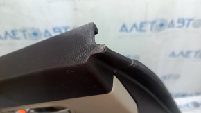 Ornamente ușă, spate stânga, Hyundai Santa FE Sport 13-16, maro închis cu inserție din piele bej, cu mâner, cotieră din piele maro închis, structură de montare gri, zgârieturi, crestături, lovituri