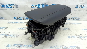 Подлокотник Toyota Venza 21-24 кожа, черная, с кронштейном и корпусом, потерта кожа, надломаны крепления