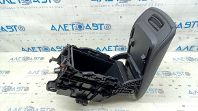 Подлокотник Toyota Venza 21-24 кожа, черная, с кронштейном и корпусом, потерта кожа, надломаны крепления