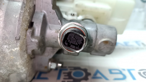 Главный тормозной цилиндр с ваккумным усилителем в сборе Nissan Leaf 13-14 сломано крепление бачка