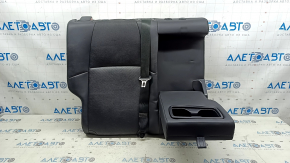 Rândul de scaune din spate, partea dreaptă sus, Toyota Venza 21-24 Limited, piele neagră, perforată, cu centură și cotieră, zgârieturi, necesită curățare