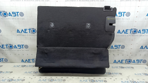 Rândul de scaune din spate, partea dreaptă sus, Toyota Venza 21-24 Limited, piele neagră, perforată, cu centură și cotieră, zgârieturi, necesită curățare
