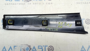 Накладка двери боковая задняя правая Kia EV6 22-26 передняя, царапины, сломаны крепления
