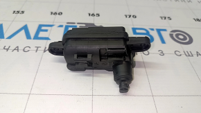 Замок лючка бензобака VW Jetta 19-26 4 пина