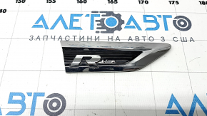 Emblemă R-line dreapta pentru un VW Tiguan cu zgârieturi 18-24