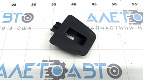 Capacul butonului de deschidere a portbagajului pentru interiorul modelului VW Tiguan 18-24 este spart.