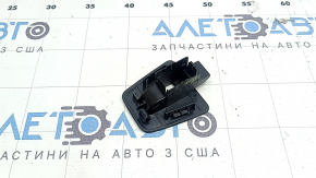 Накладка кнопки открытия двери багажника VW Tiguan 18-24 салонная, сломано крепление